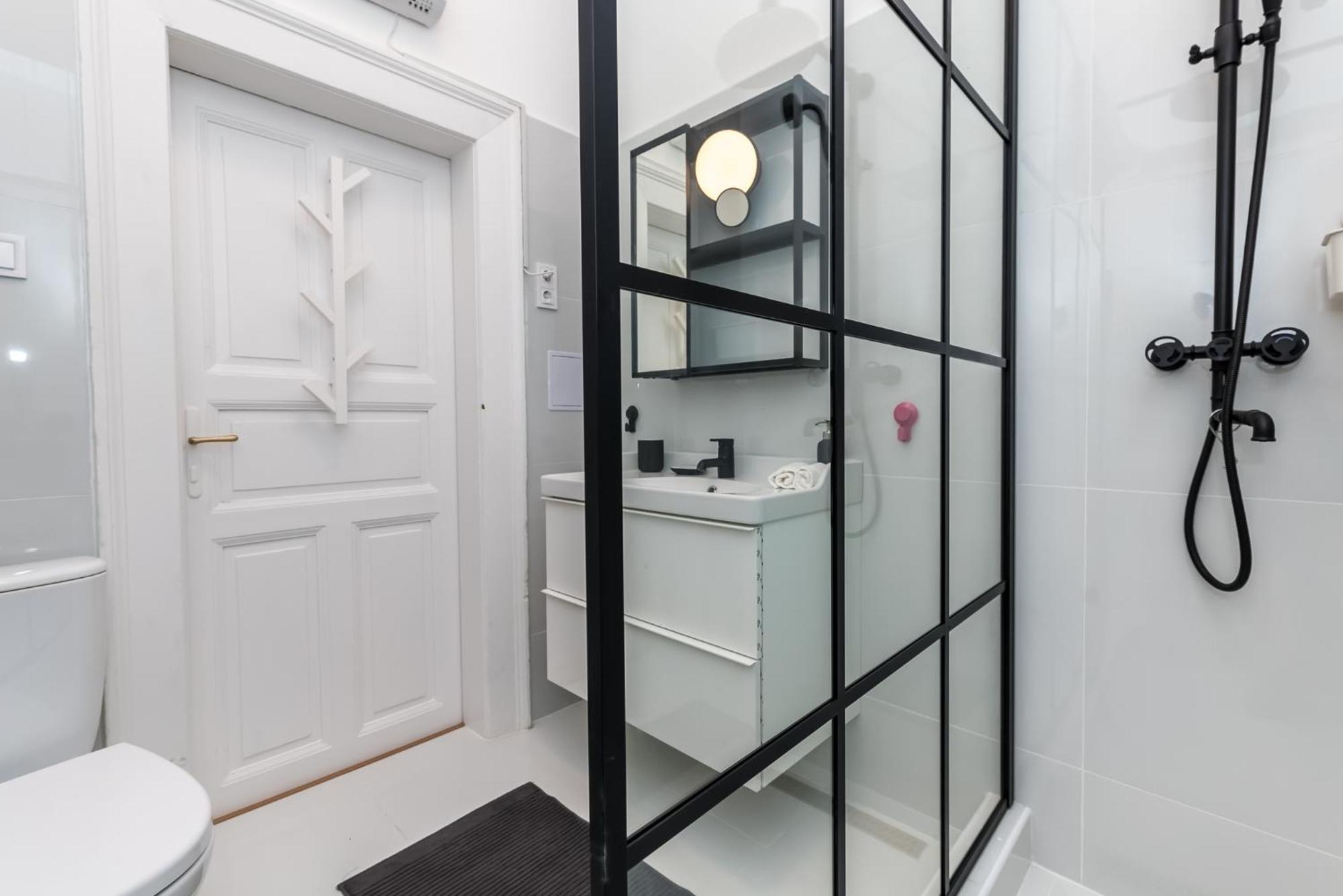 Gozsdu Court Bismarck Apartment *