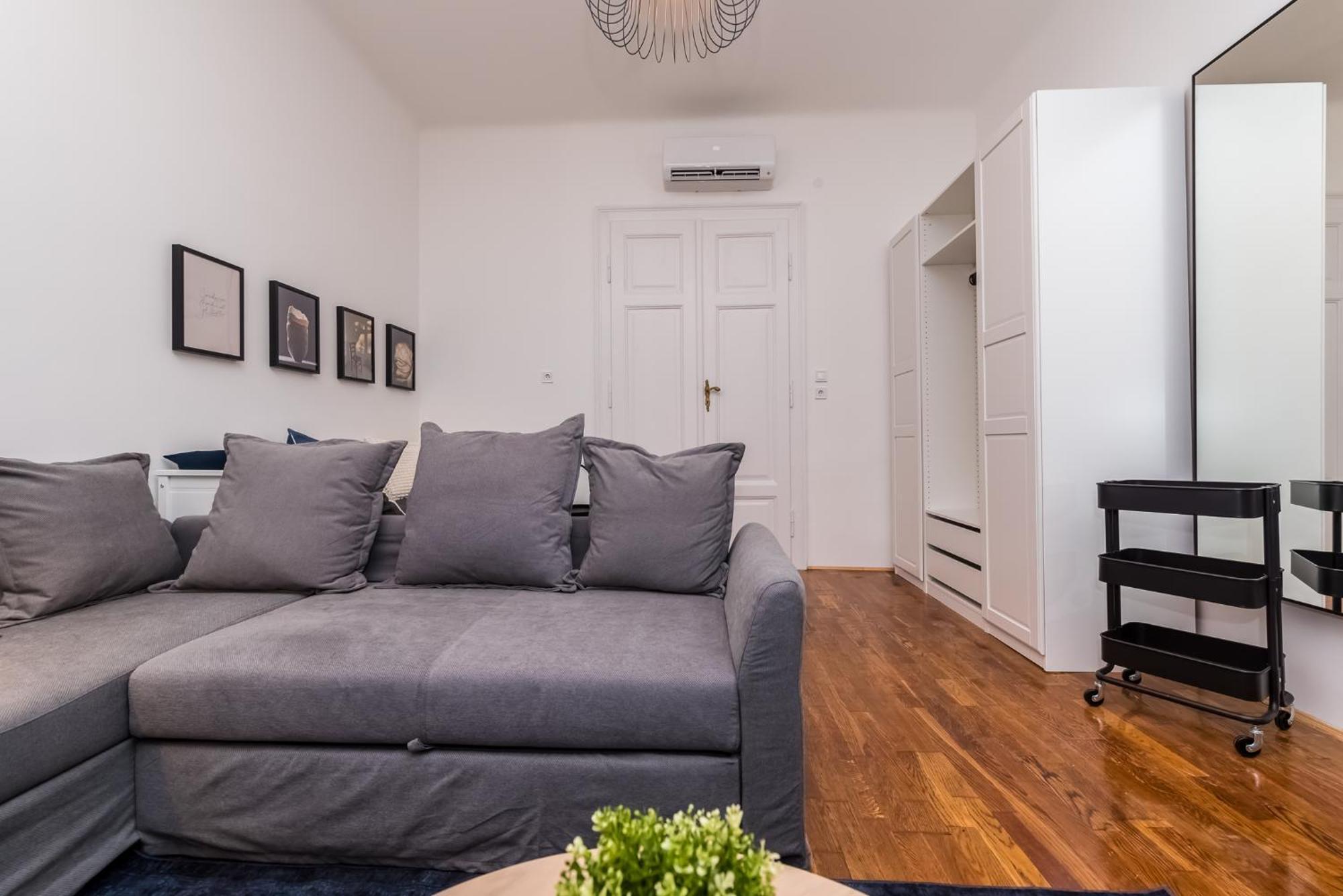 Gozsdu Court Bismarck Apartment *